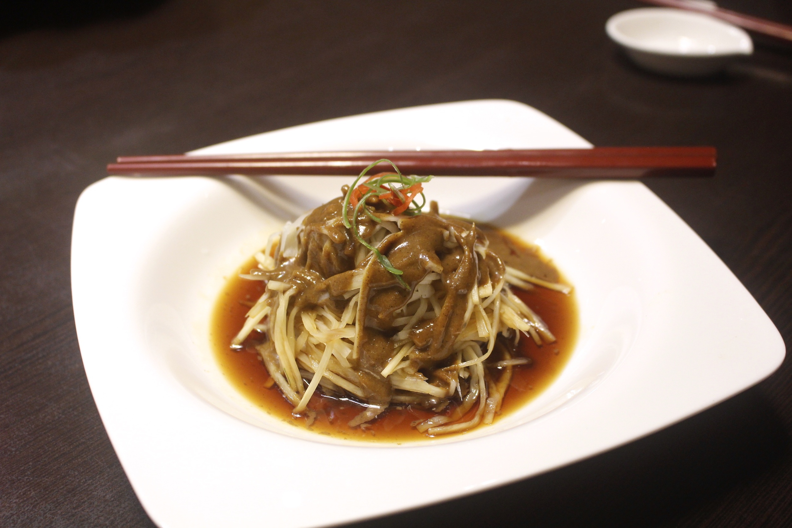 【桃園 點水樓】工業區藏身東方樓。品嚐秋蟹好時機！更不能錯過No.1彩色小籠包