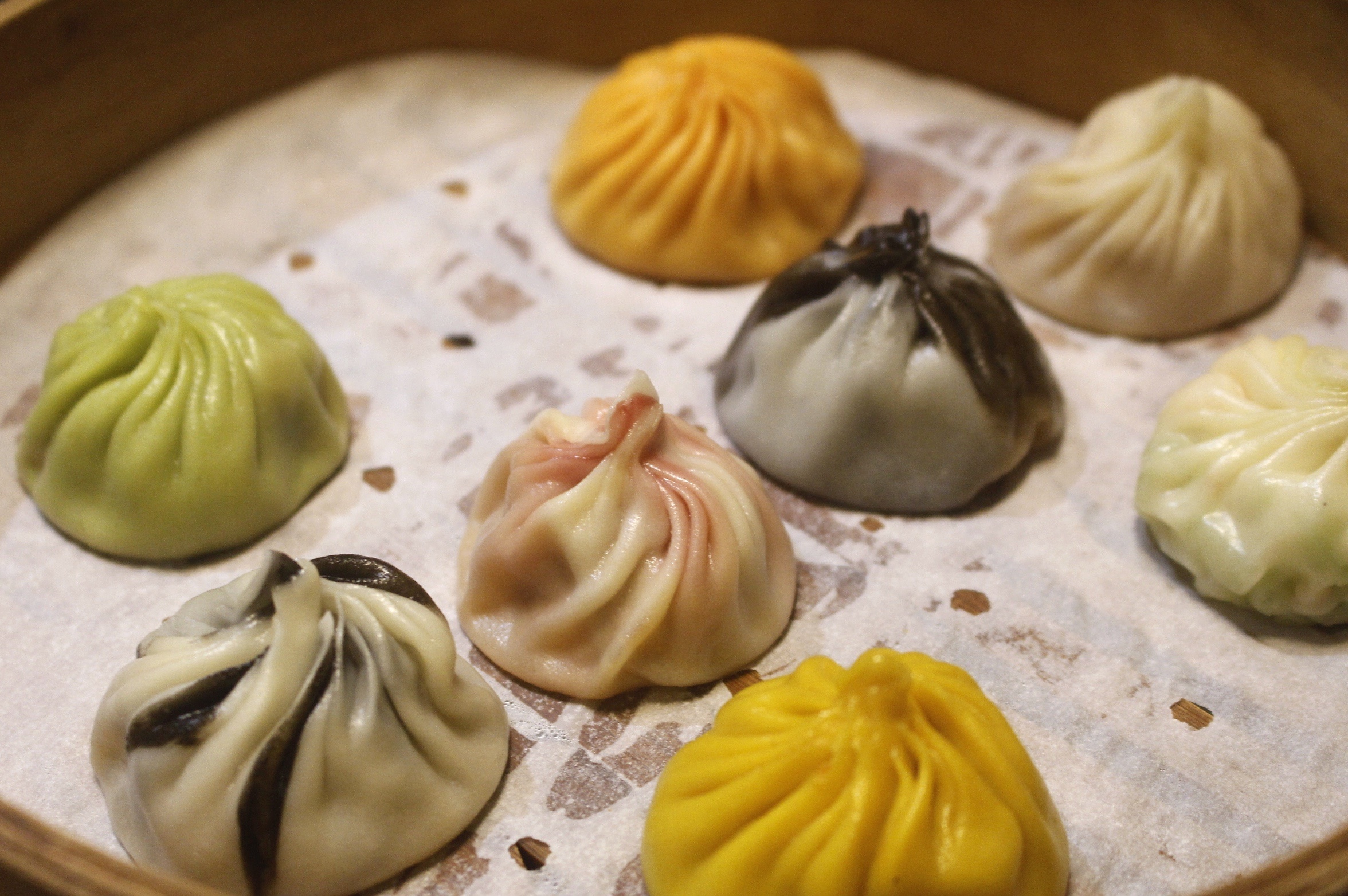 【桃園 點水樓】工業區藏身東方樓。品嚐秋蟹好時機！更不能錯過No.1彩色小籠包