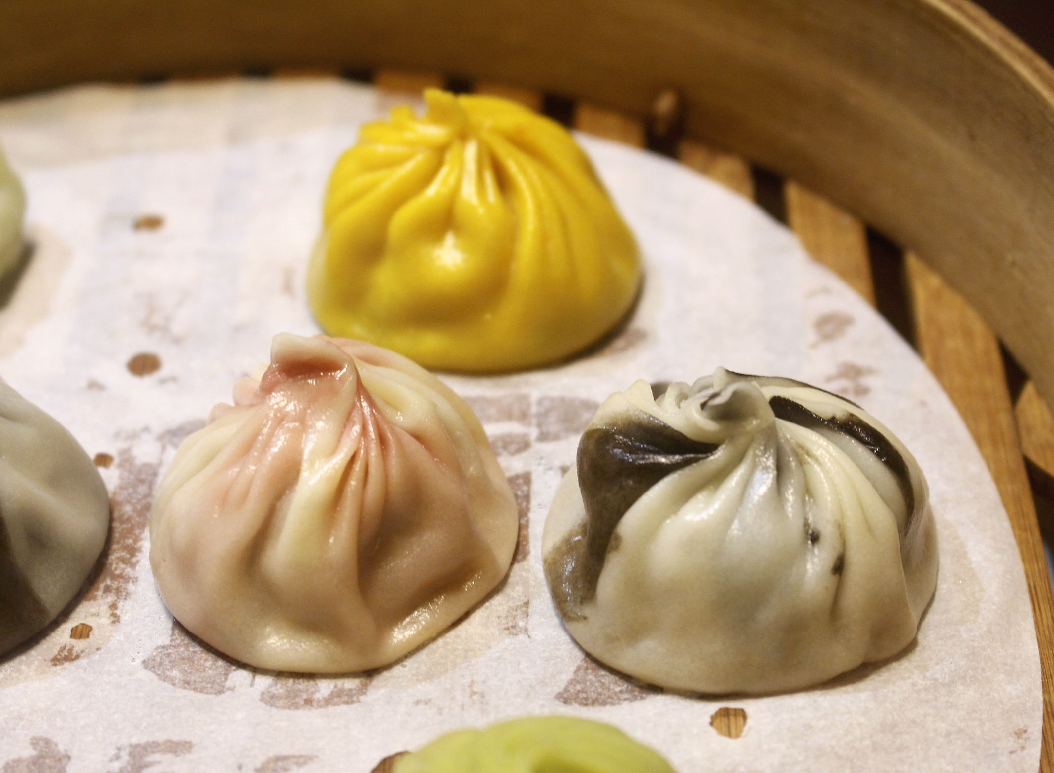 【桃園 點水樓】工業區藏身東方樓。品嚐秋蟹好時機！更不能錯過No.1彩色小籠包