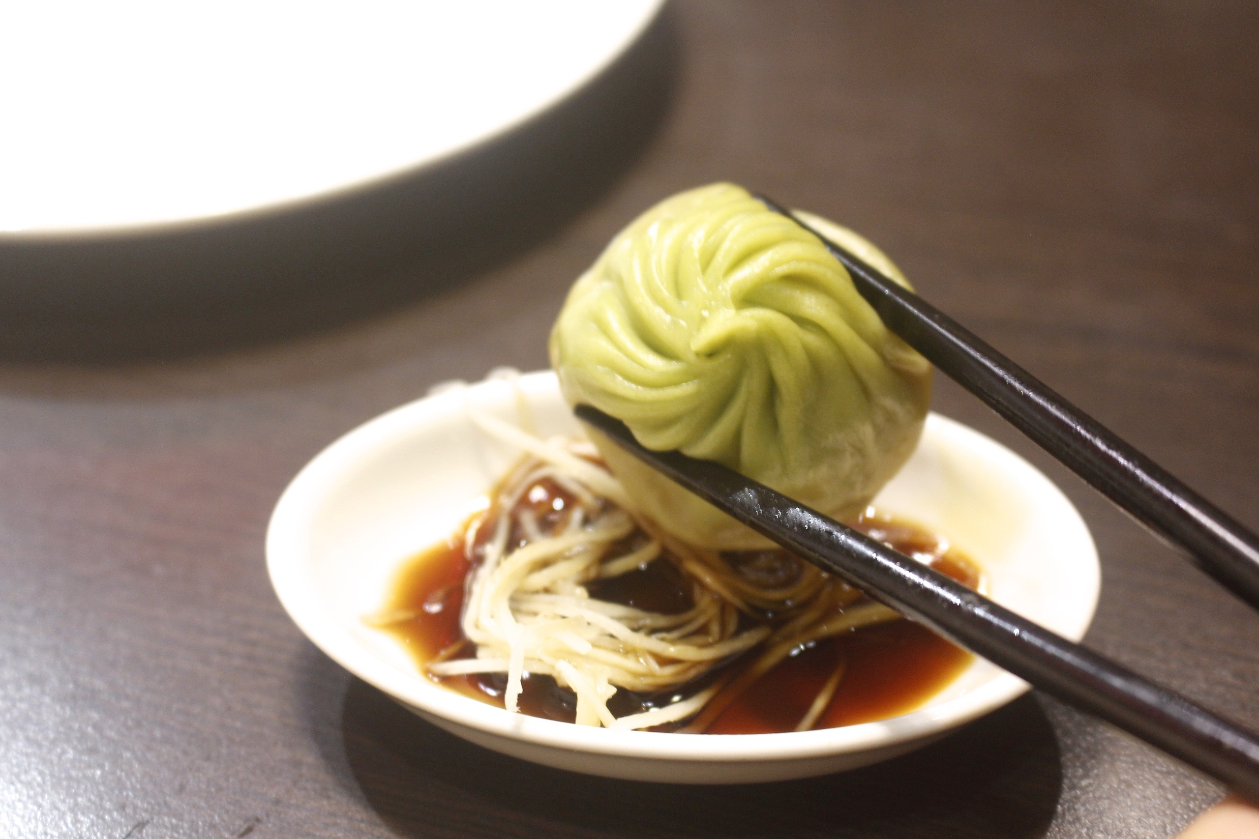 【桃園 點水樓】工業區藏身東方樓。品嚐秋蟹好時機！更不能錯過No.1彩色小籠包