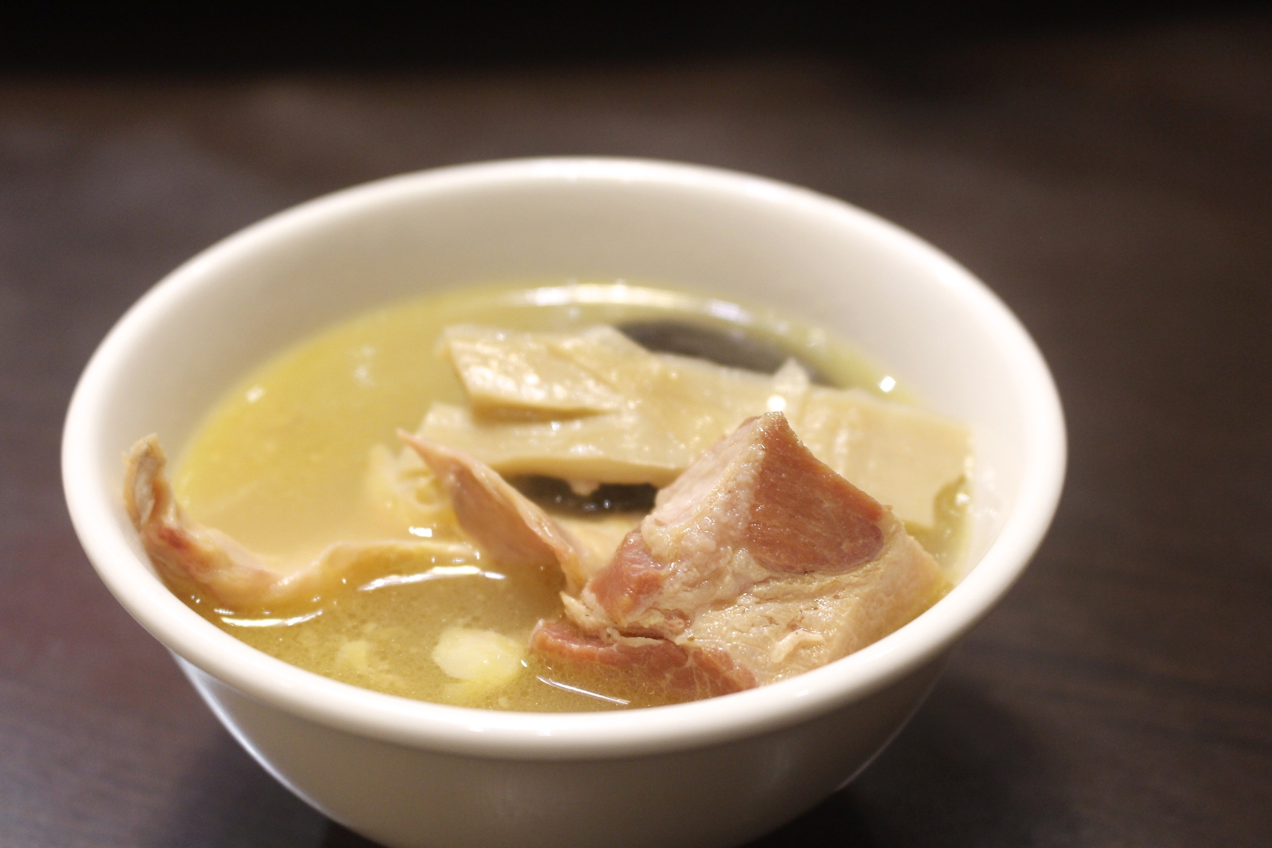 【桃園 點水樓】工業區藏身東方樓。品嚐秋蟹好時機！更不能錯過No.1彩色小籠包