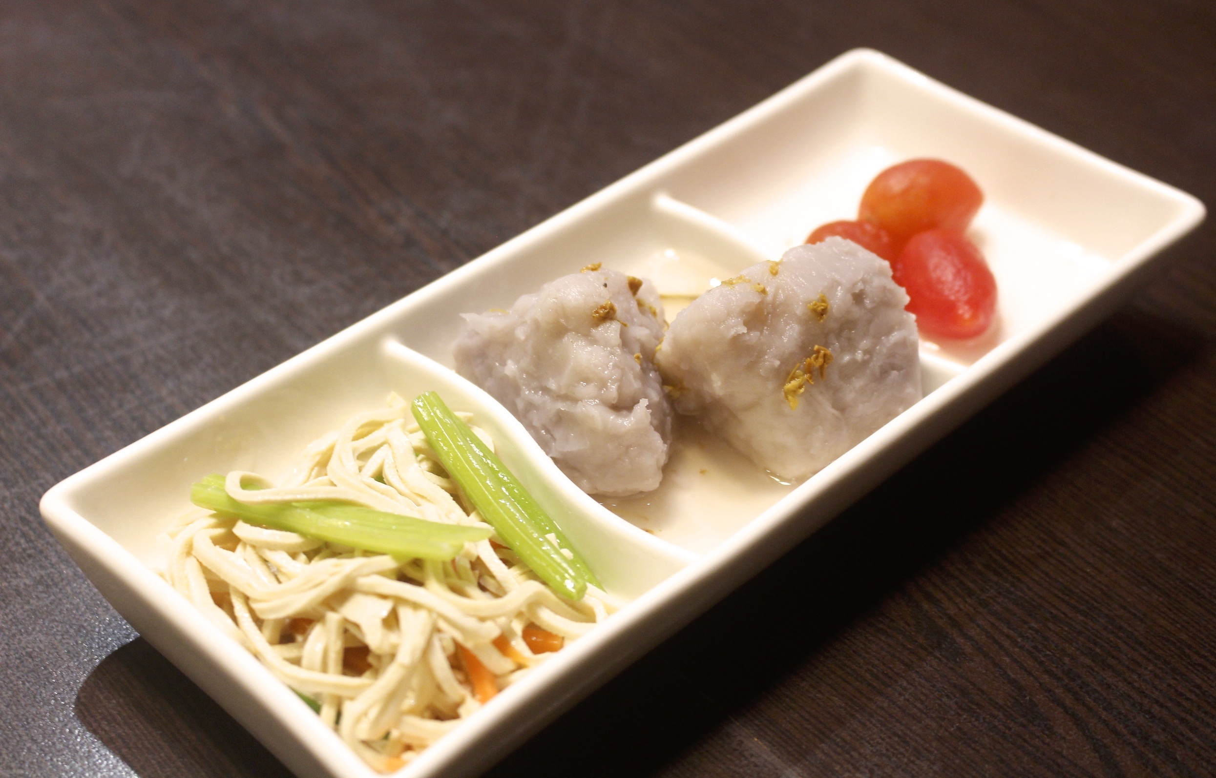 【桃園 點水樓】工業區藏身東方樓。品嚐秋蟹好時機！更不能錯過No.1彩色小籠包
