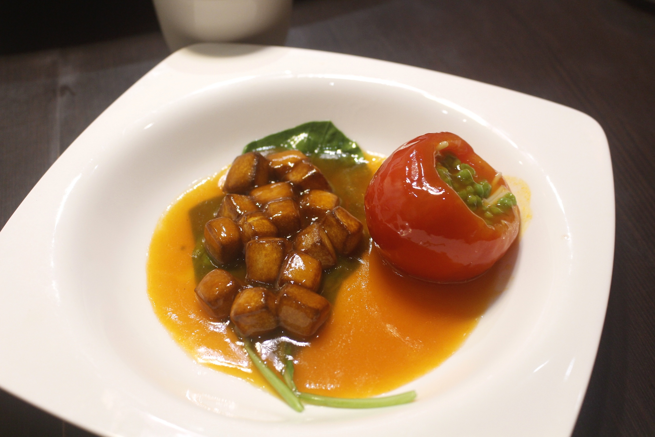 【桃園 點水樓】工業區藏身東方樓。品嚐秋蟹好時機！更不能錯過No.1彩色小籠包