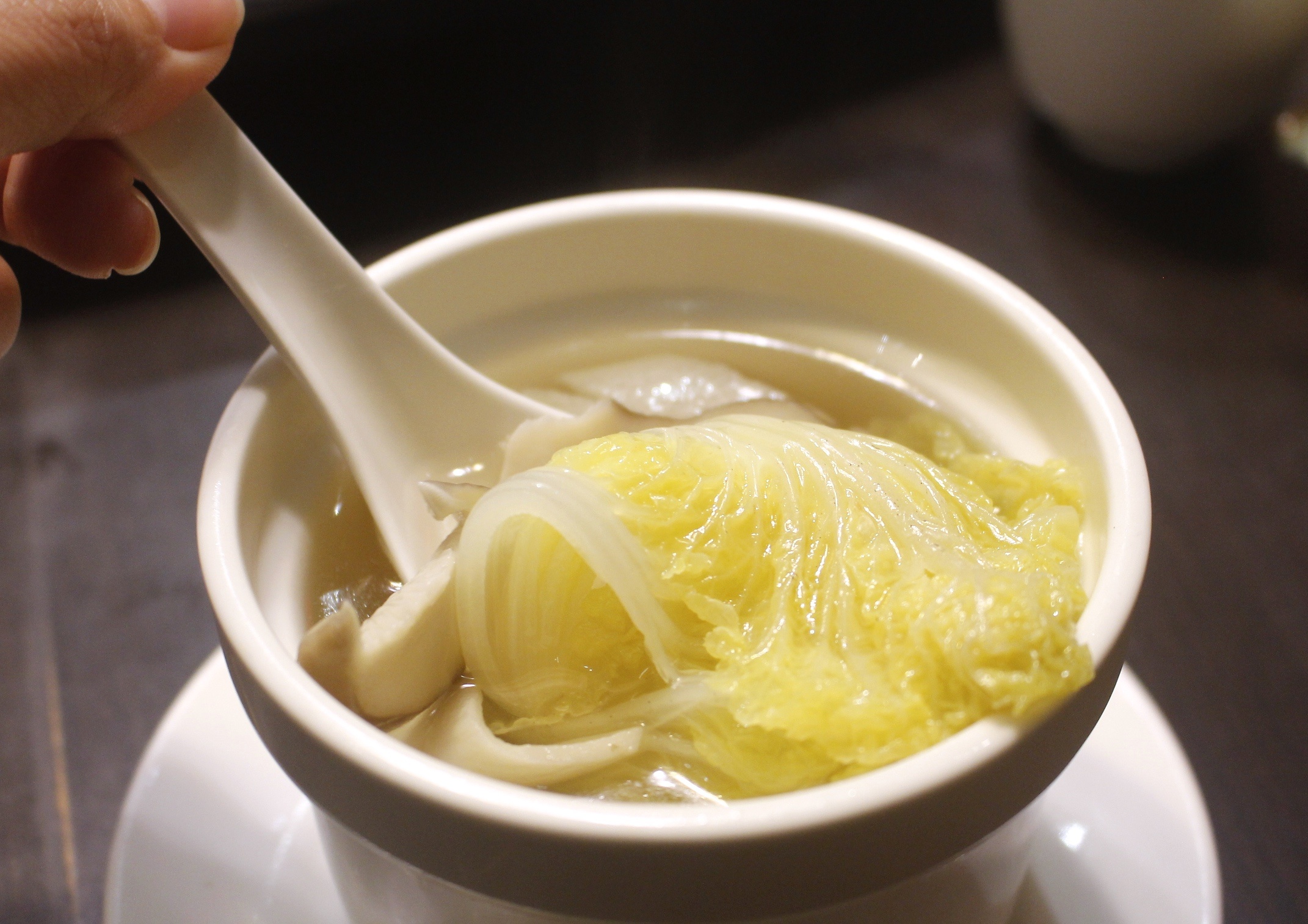 【桃園 點水樓】工業區藏身東方樓。品嚐秋蟹好時機！更不能錯過No.1彩色小籠包