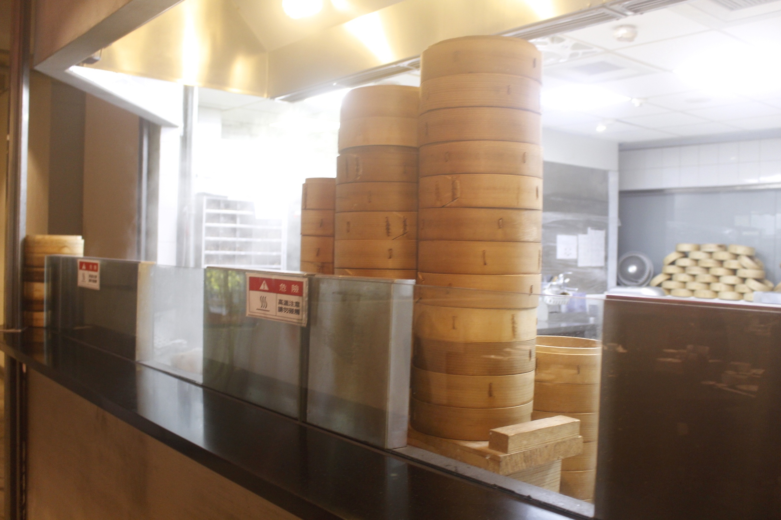 【桃園 點水樓】工業區藏身東方樓。品嚐秋蟹好時機！更不能錯過No.1彩色小籠包