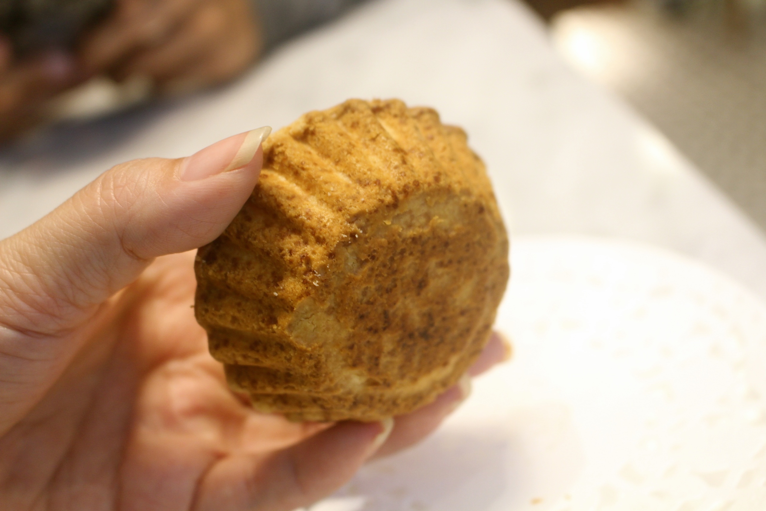 【新北 泰昌餅家】世界最好吃的「皇牌蛋撻」。堅持手工製作2公厘曲奇塔皮鬆化好吃