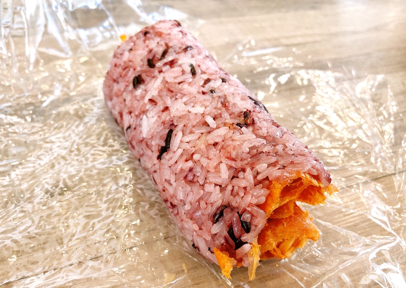 【食 甲上燒餅】連鎖精緻豆漿店。中式燒餅搭配西式配料，手工燒餅酥脆到直掉屑屑！